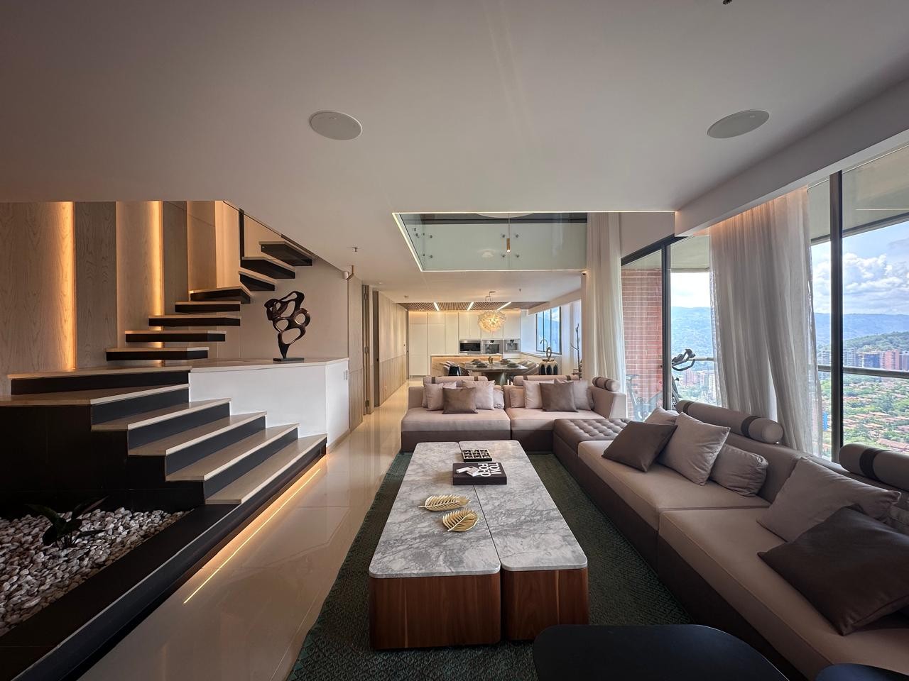 Apartamento en arriendo en El Poblado, Medellín · foto 3 de 19