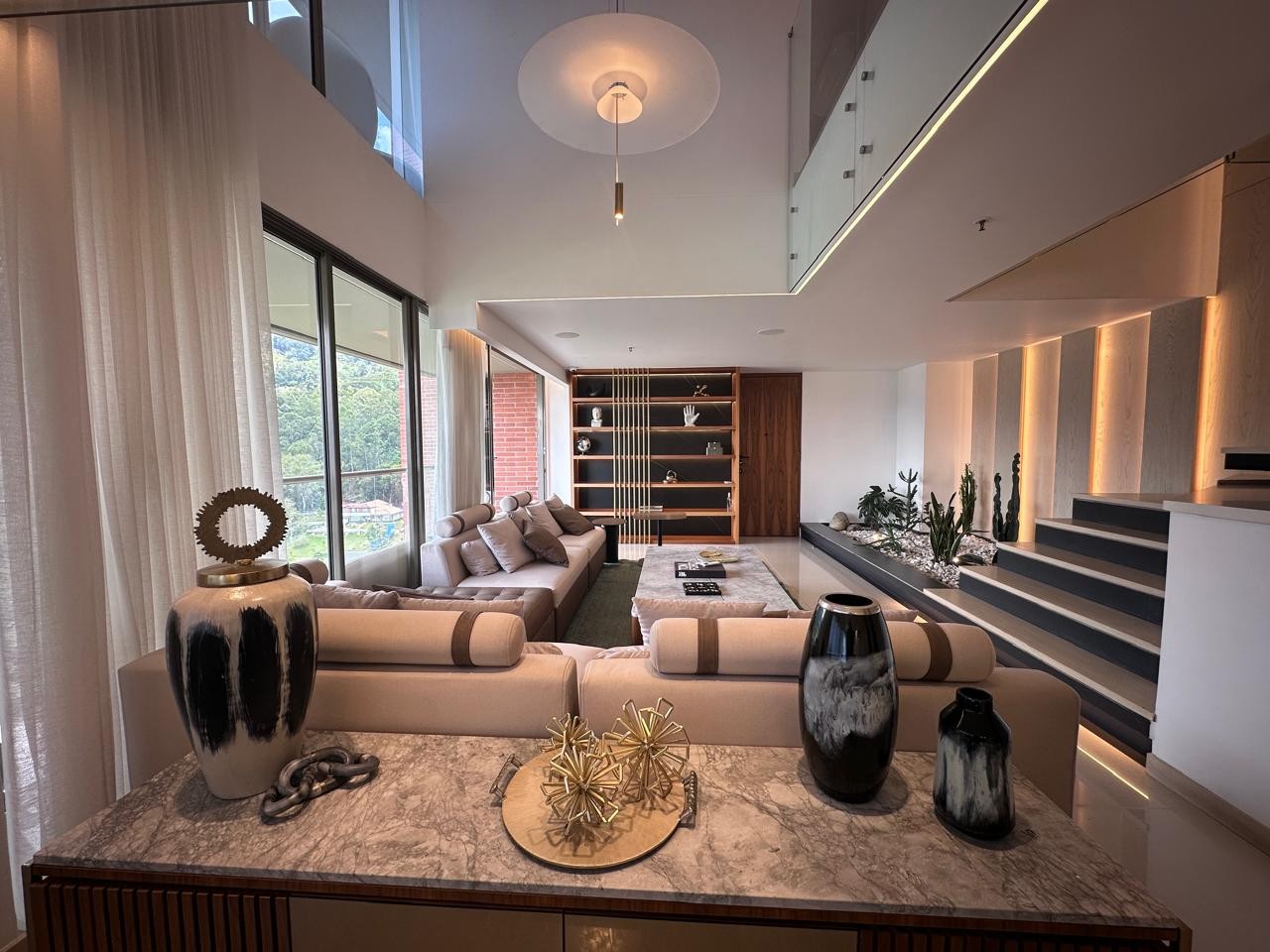 Apartamento en arriendo en El Poblado, Medellín · foto 2 de 19