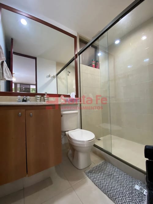Apartamento de 2 alcobas en venta en El Poblado, Medellín, 120 m² · foto 9 de 10