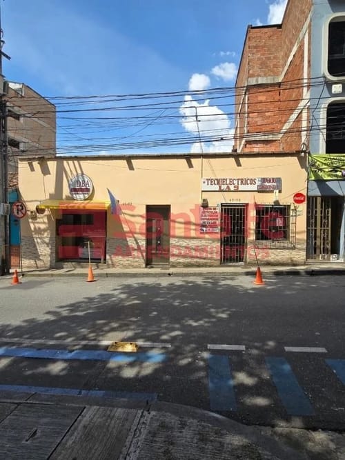 Casa de 4 alcobas en venta en El Poblado, Medellín, 252 m² · foto 2 de 10