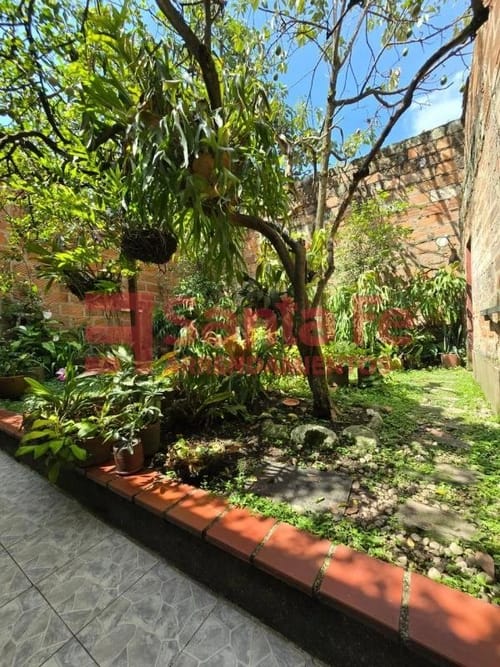 Casa de 4 alcobas en venta en El Poblado, Medellín, 252 m² · foto 4 de 10