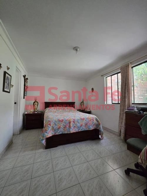 Casa de 4 alcobas en venta en El Poblado, Medellín, 252 m² · foto 6 de 10