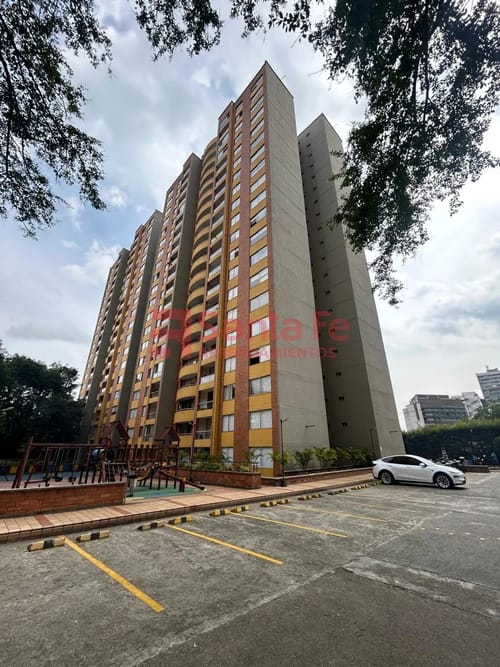 Apartamento de 3 alcobas en venta en El Poblado, Medellín, 79 m² · foto 2 de 10