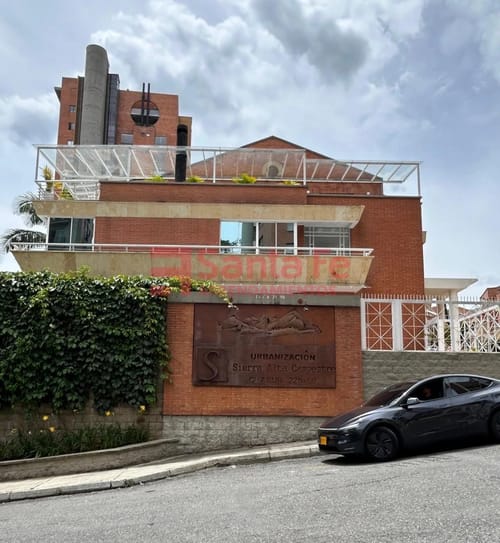 Casa de 4 alcobas en venta en El Poblado, Medellín, 330 m² · foto 2 de 10