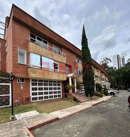 Casa de 4 alcobas en venta en El Poblado, Medellín, 330 m² · foto 3 de 10