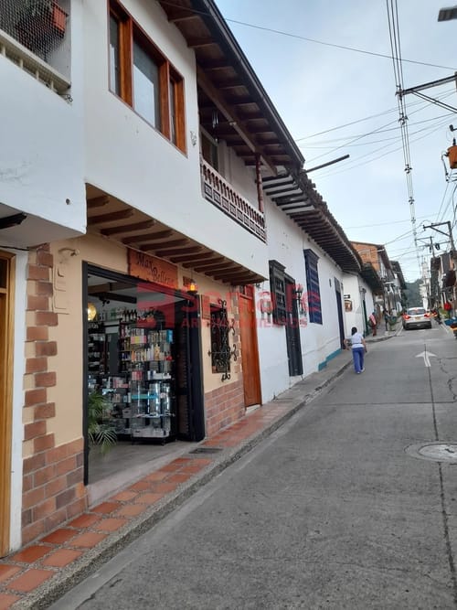 Local en venta en El Retiro, 63 m² · foto 2 de 9