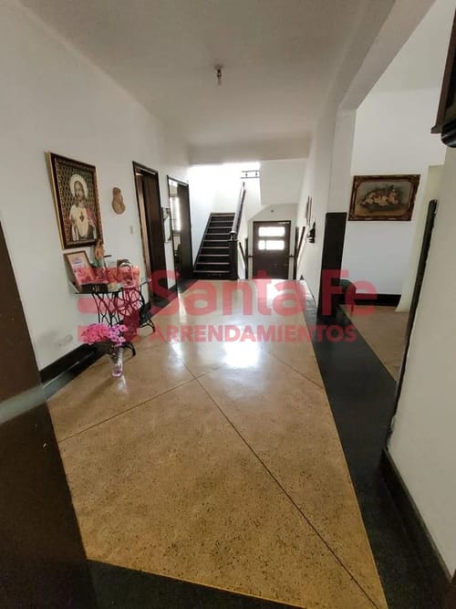 Casa de 9 alcobas en venta en Prado, Medellín, 378 m² · foto 2 de 10
