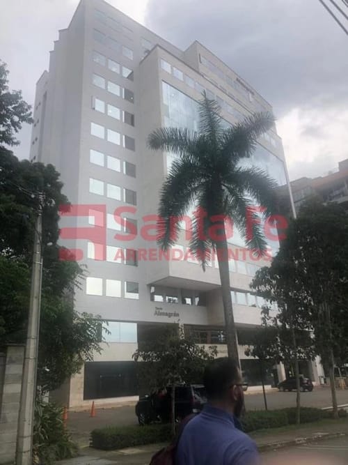 Local en venta en El Poblado, Medellín, 155 m² · foto 2 de 5