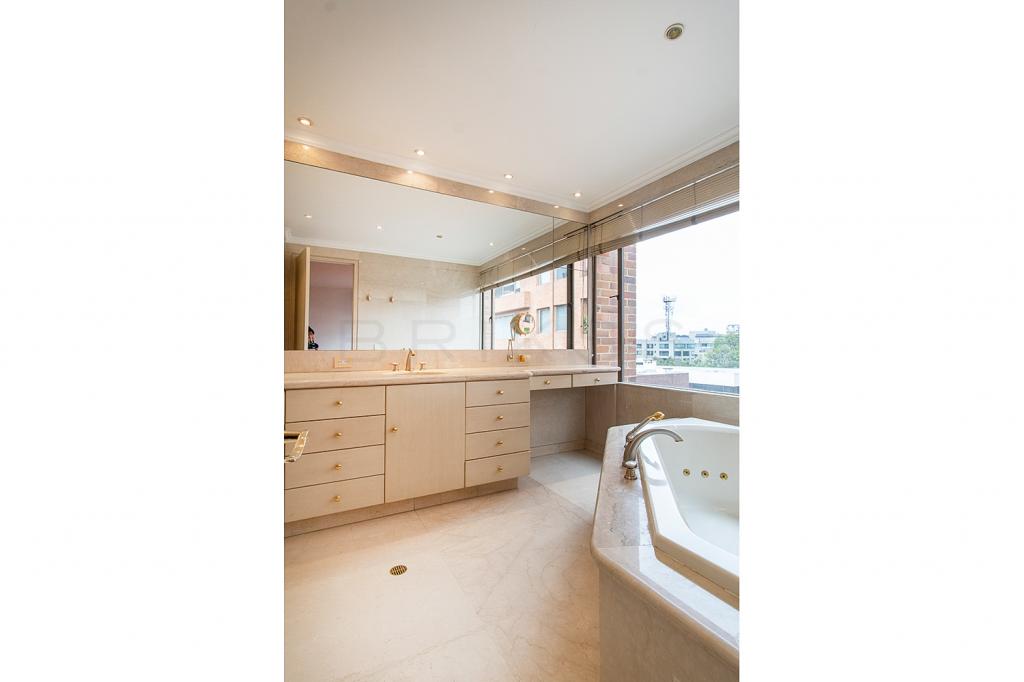 Apartamento en venta en Chico Norte, Bogotá · foto 17 de 20