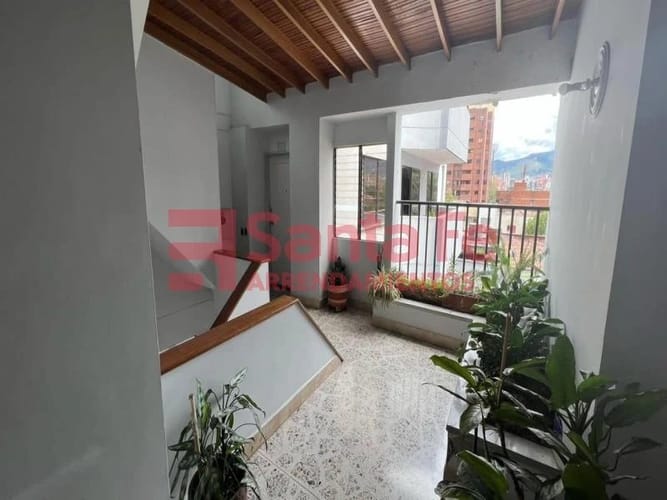 Apartamento de 4 alcobas en venta en Los Colores, Medellín, 170 m² · foto 2 de 10