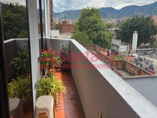 Apartamento de 4 alcobas en venta en Los Colores, Medellín, 170 m² · foto 5 de 10