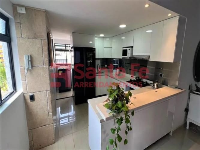 Apartamento de 4 alcobas en venta en Los Colores, Medellín, 170 m² · foto 8 de 10