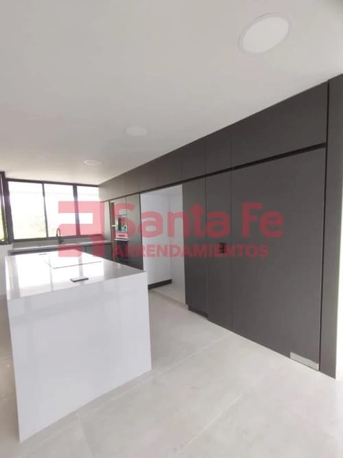 Apartamento de 4 alcobas en venta en El Poblado, Medellín, 230 m² · foto 7 de 10