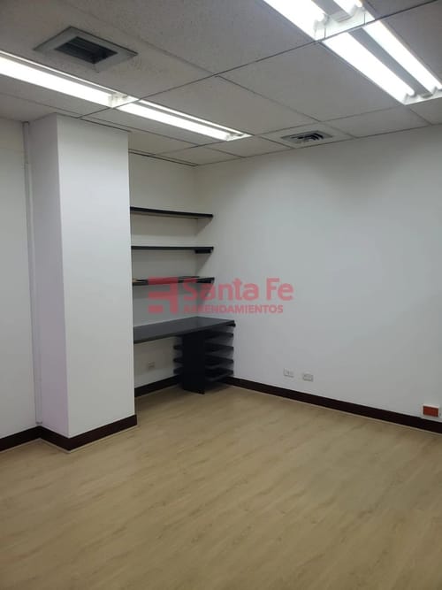 Oficina en venta en El Poblado, Medellín, 41 m² · foto 3 de 9