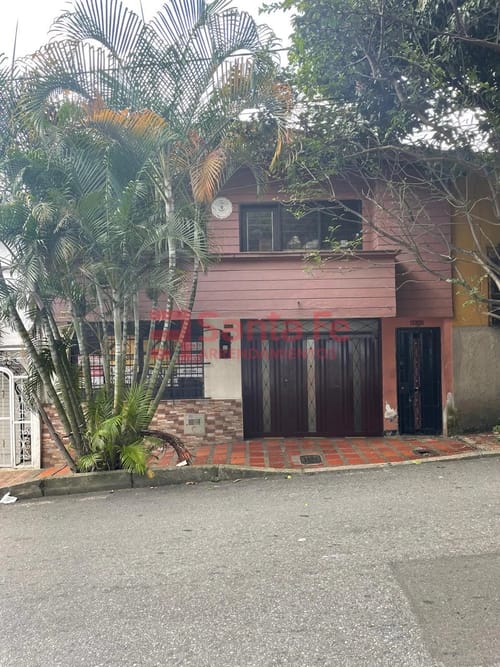 Casa de 6 alcobas en venta en Prado, Medellín, 203 m² · foto 2 de 10
