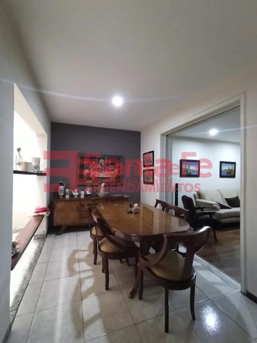 Casa de 6 alcobas en venta en Prado, Medellín, 291 m² · foto 2 de 10