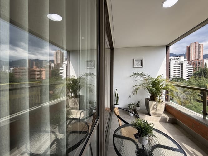 Apartamento en venta en Los Naranjos, Medellín · foto 3 de 18