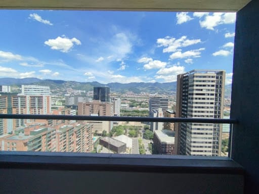 Apartamento de 1 alcoba en arriendo en Ciudad Del Río, Medellín, 48 m² · foto 3 de 12