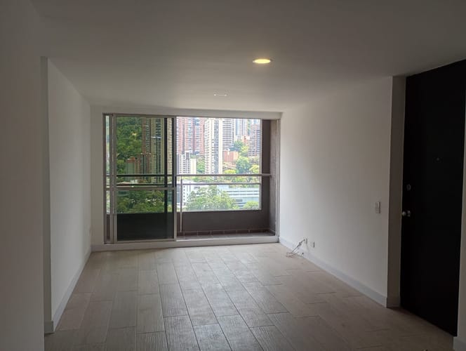 Apartamento de 2 alcobas en arriendo en El Poblado, Medellín, 87 m² · foto 2 de 13