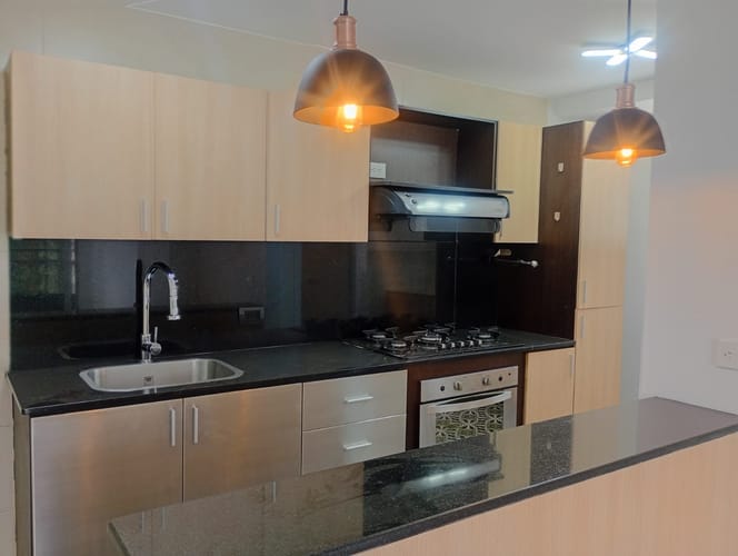Apartamento de 2 alcobas en arriendo en El Poblado, Medellín, 87 m² · foto 4 de 13