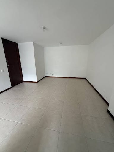 Apartamento de 3 alcobas en arriendo en Loma De Las Brujas, Envigado, 90 m² · foto 3 de 14