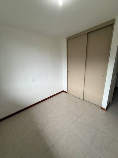 Apartamento de 3 alcobas en arriendo en Loma De Las Brujas, Envigado, 90 m² · foto 6 de 14
