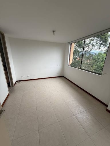 Apartamento de 3 alcobas en arriendo en Loma De Las Brujas, Envigado, 90 m² · foto 7 de 14