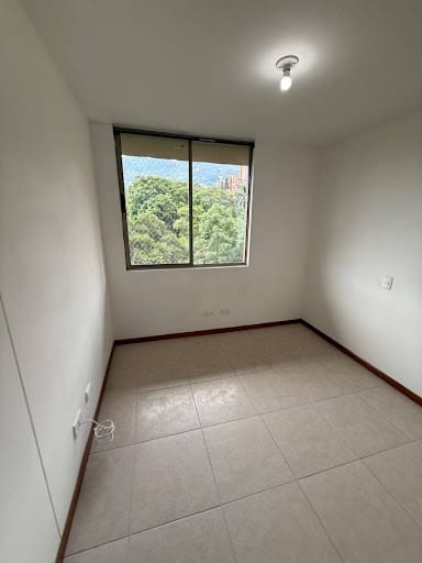 Apartamento de 3 alcobas en arriendo en Loma De Las Brujas, Envigado, 90 m² · foto 9 de 14