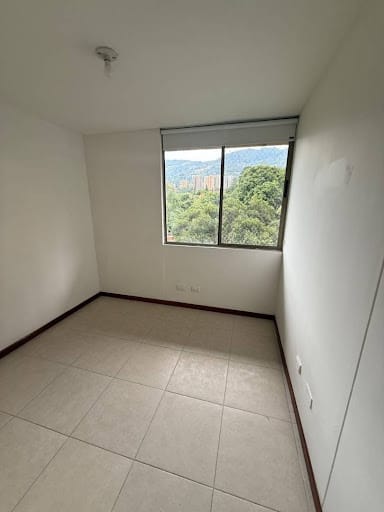Apartamento de 3 alcobas en arriendo en Loma De Las Brujas, Envigado, 90 m² · foto 10 de 14