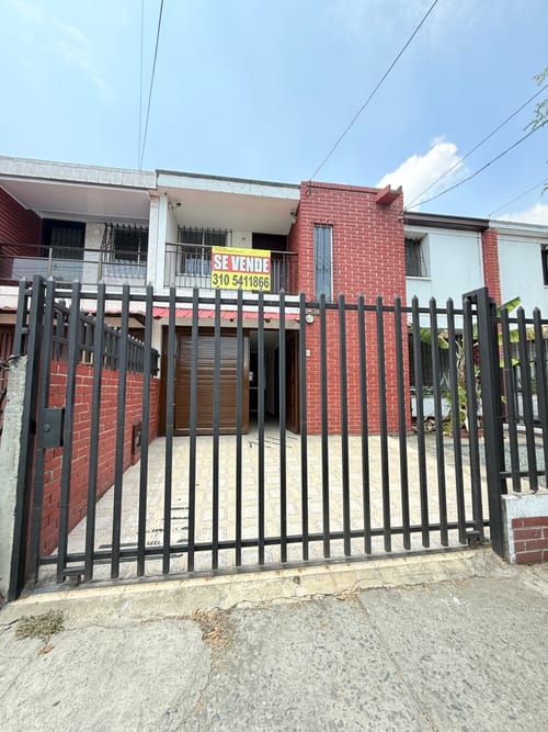 Casa de 4 alcobas en venta en Prados Del Norte, Cali, 260 m² · foto 2 de 21