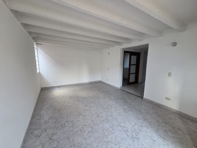 Casa de 3 alcobas en venta en Granada Norte, Bogotá, 90 m² · foto 2 de 18