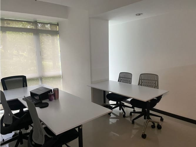 Oficina en venta en Loma Del Escobero, Envigado, 160 m² · foto 2 de 5