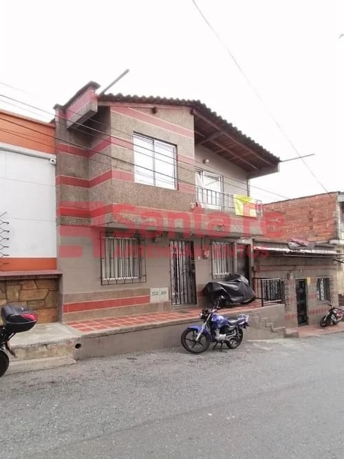 Casa de 3 alcobas en venta en Loreto, Medellín, 143 m² · foto 2 de 10