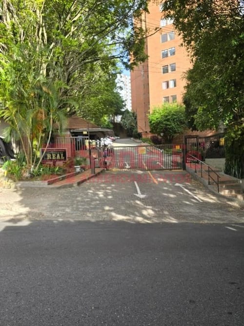 Apartamento en venta en El Poblado, Medellín · foto 2 de 9