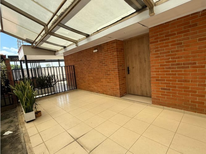 Casa de 4 alcobas en venta en El Castillo, Jamundí, 390 m² · foto 2 de 24