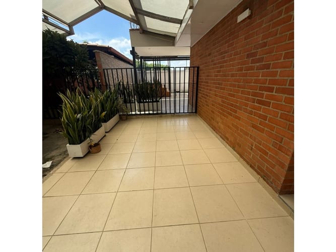 Casa de 4 alcobas en venta en El Castillo, Jamundí, 390 m² · foto 3 de 24
