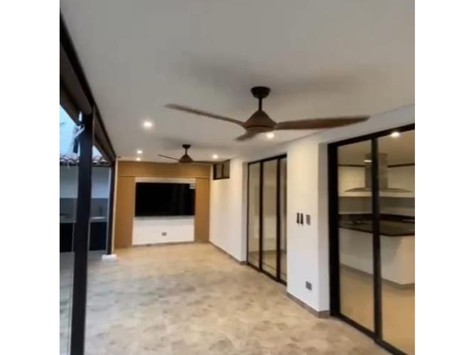 Casa de 4 alcobas en venta en El Castillo, Jamundí, 390 m² · foto 8 de 24
