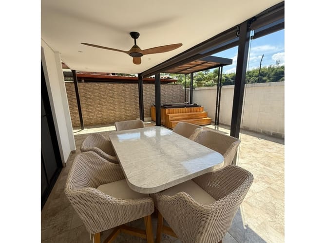 Casa de 4 alcobas en venta en El Castillo, Jamundí, 390 m² · foto 12 de 24