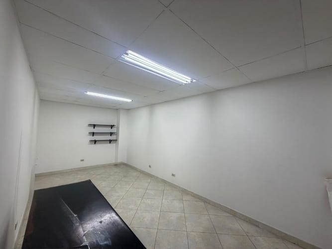 Oficina en arriendo en Suramericana, Medellín, 18 m² · foto 2 de 8