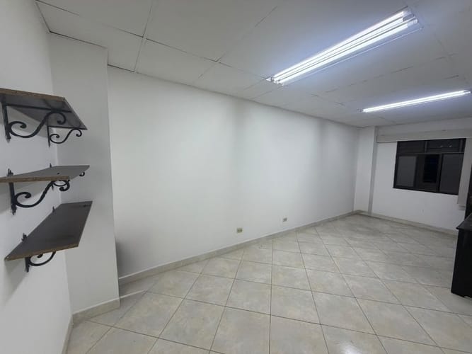 Oficina en arriendo en Suramericana, Medellín, 18 m² · foto 3 de 8