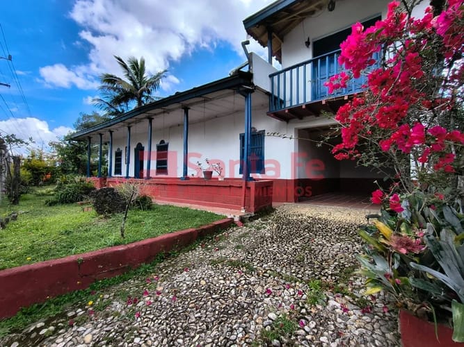 Casa de 5 alcobas en arriendo en Llano Grande, Rionegro, 380 m² · foto 2 de 10