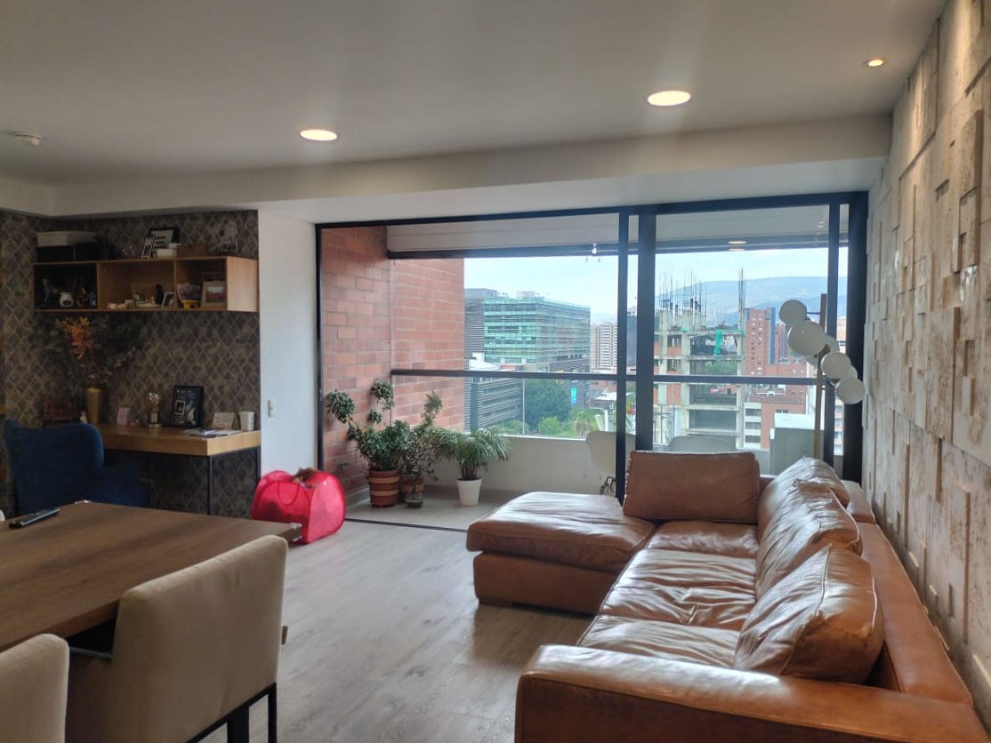 Apartamento en arriendo en El Poblado, Medellín · foto 2 de 15