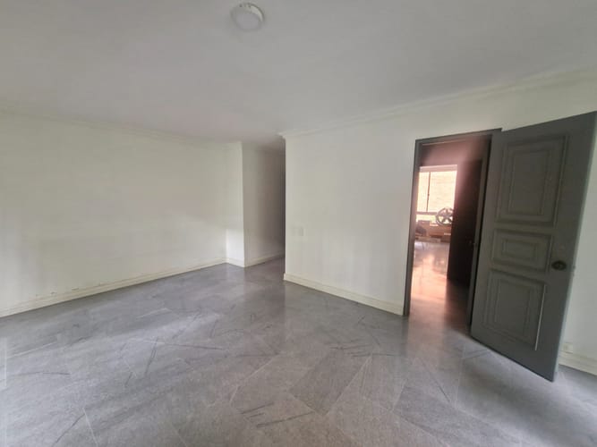 Apartamento de 3 alcobas en venta en Bellavista, Cali, 300 m² · foto 2 de 10