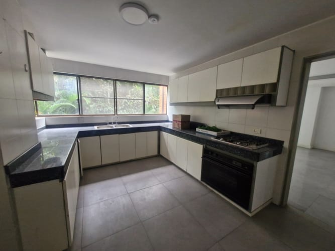 Apartamento de 3 alcobas en venta en Bellavista, Cali, 300 m² · foto 4 de 10