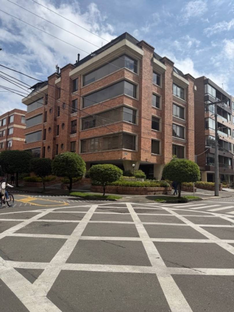 Apartment for rent in Chicó Navarra, Bogotá