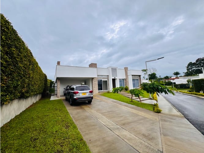 Casa de 5 alcobas en venta en Vía El Caimo, Armenia, 270 m² · foto 3 de 24