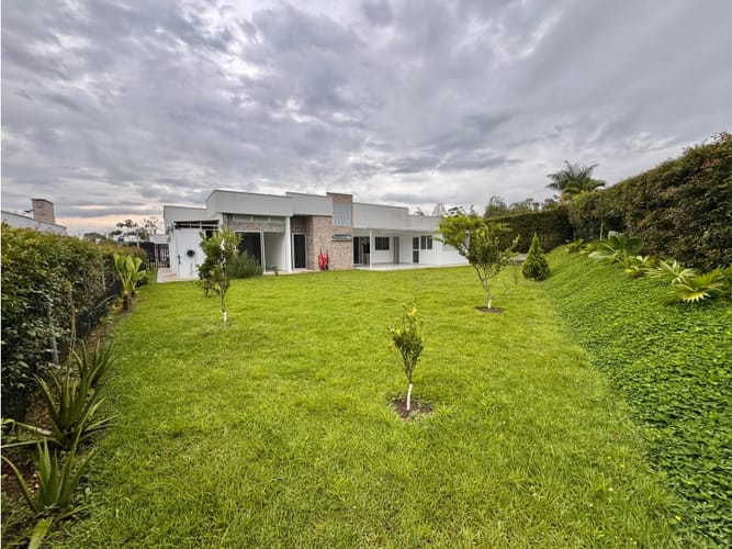 Casa de 5 alcobas en venta en Vía El Caimo, Armenia, 270 m² · foto 4 de 24
