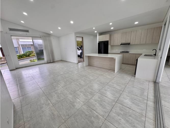 Casa de 5 alcobas en venta en Vía El Caimo, Armenia, 270 m² · foto 11 de 24