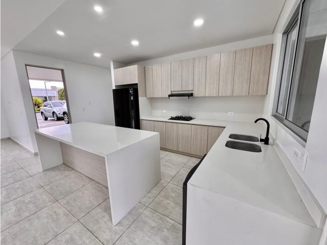 Casa de 5 alcobas en venta en Vía El Caimo, Armenia, 270 m² · foto 15 de 24