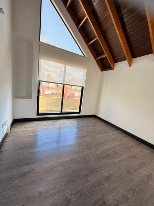 Casa de 5 alcobas en arriendo en Cr El Bosque, Chía, 253 m² · foto 4 de 10